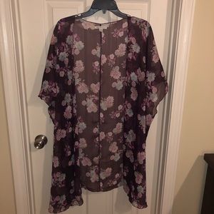 AMERICAN EAGLE Floral Kimono